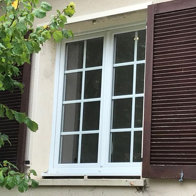 fenêtre en bois